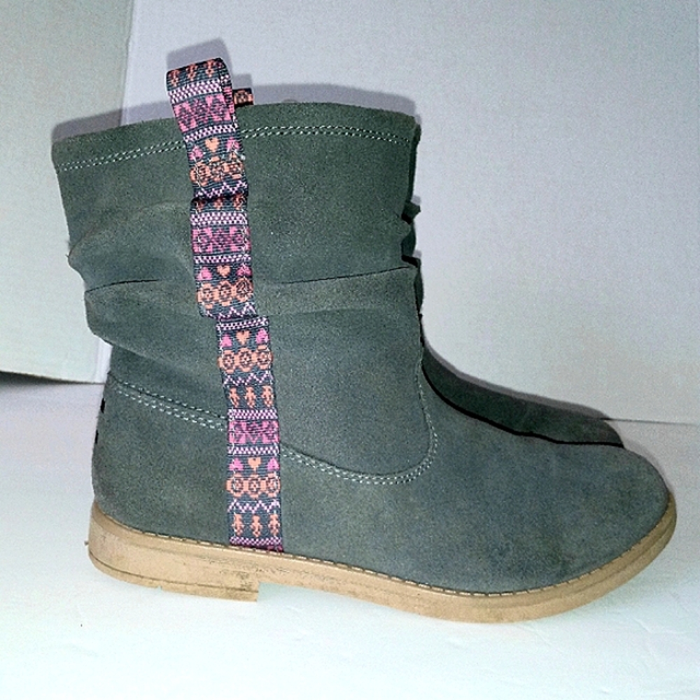 TOMS slouchy gray pull on Aztec detailed ankle boots size 4
